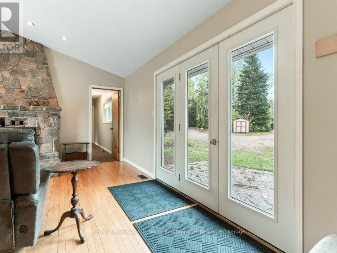 1080 Queen's Line Road, Minden Hills