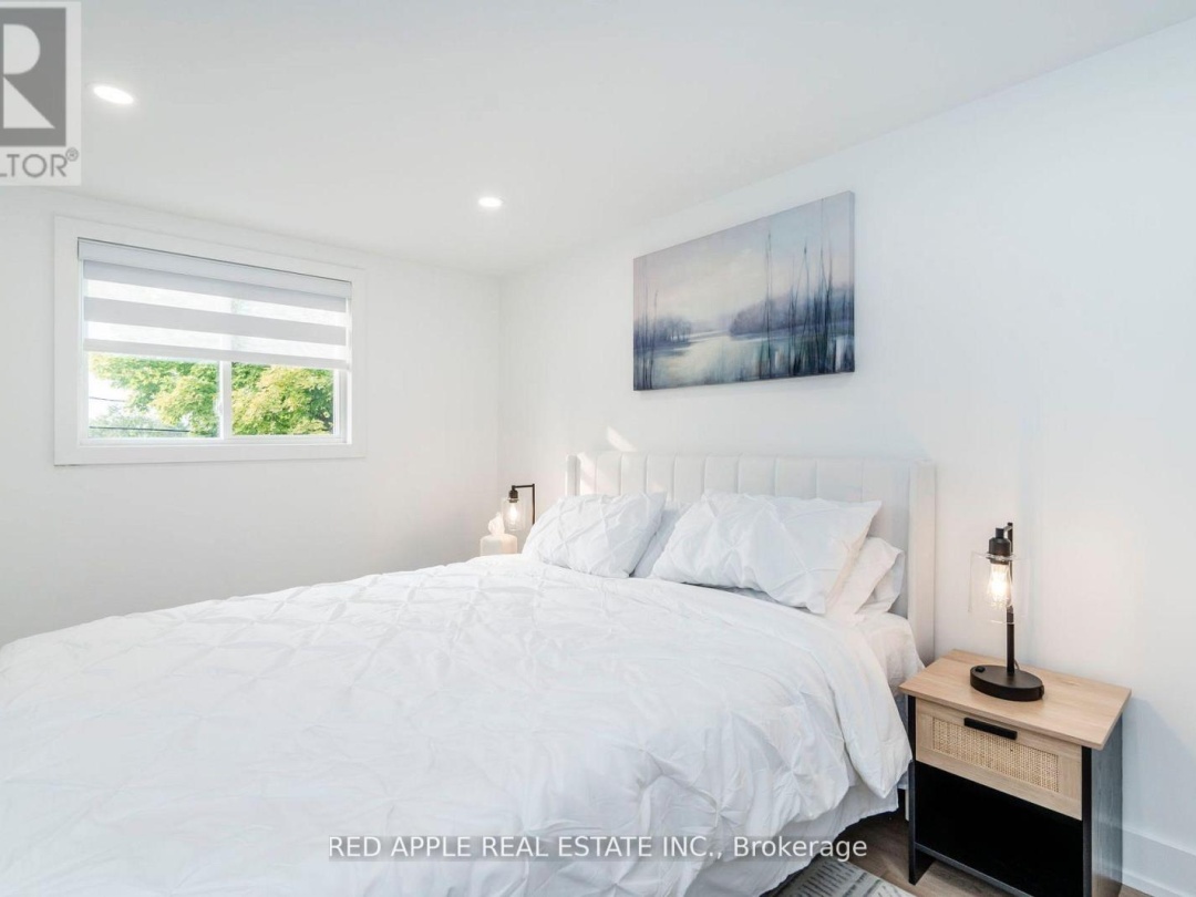 205 Hoyt Avenue, Georgian Bay