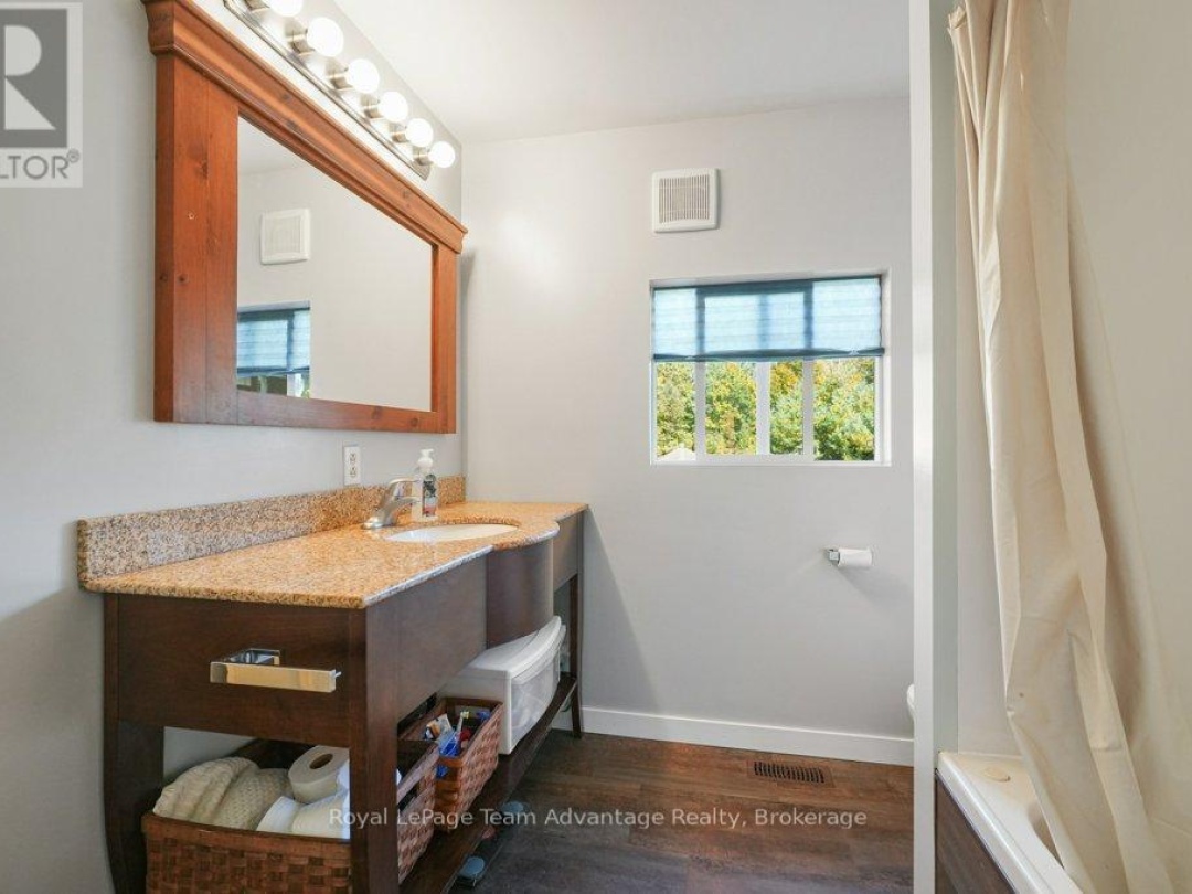 18 HORSESHOE LAKE ROAD, 