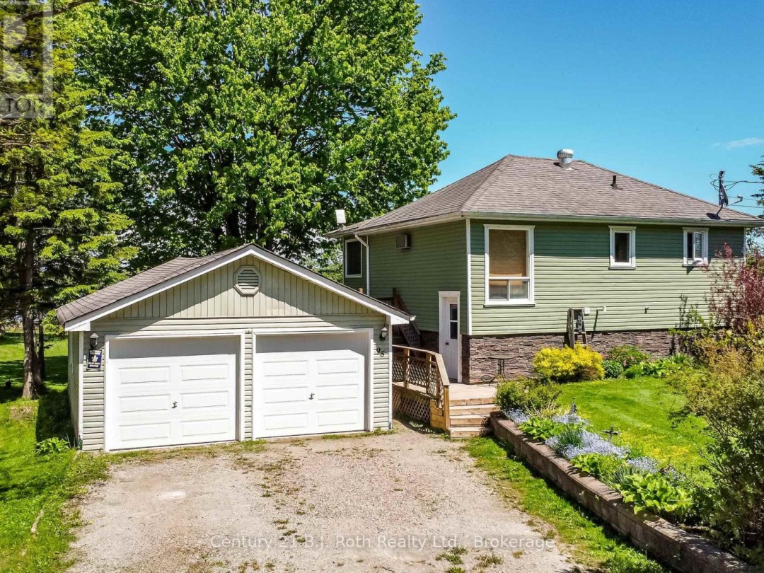 95 Maskinonge Road, Georgian Bay