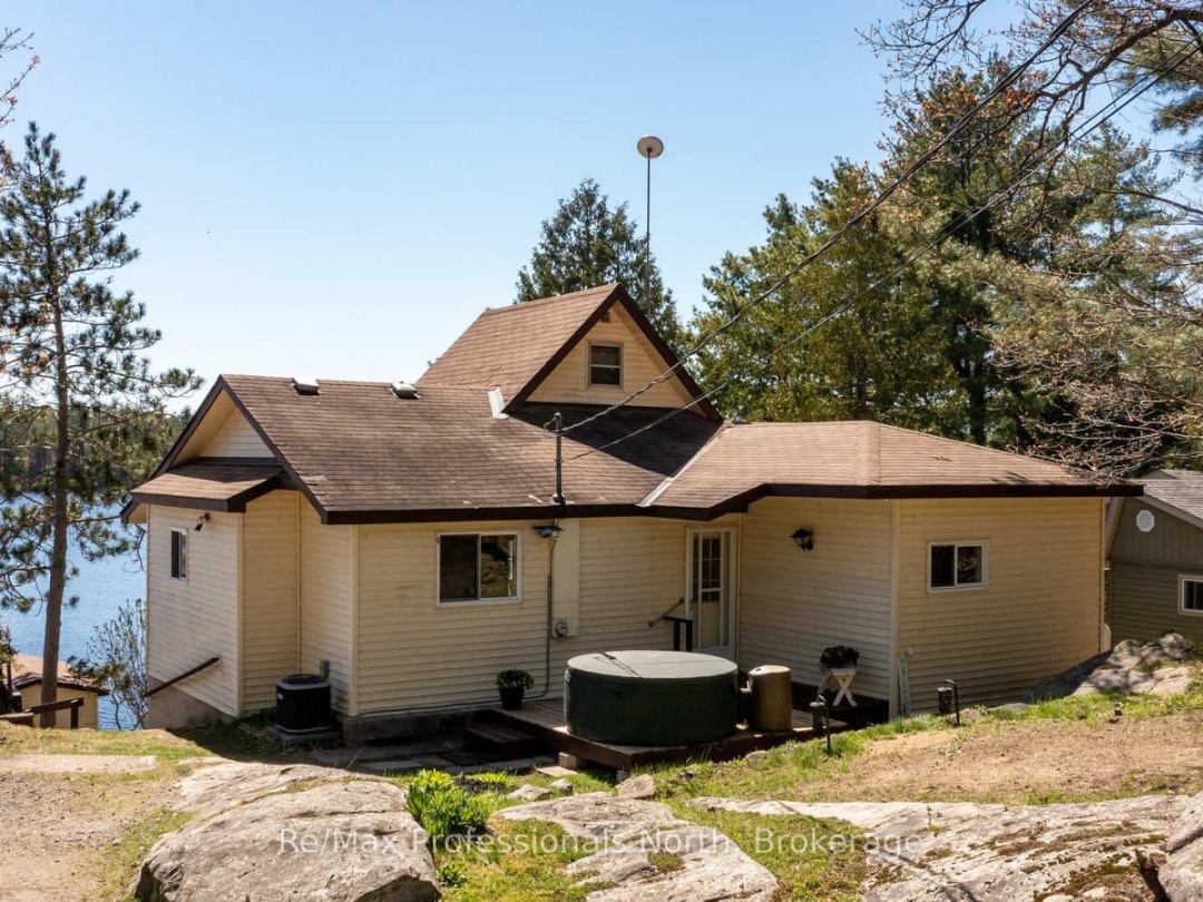 1055 EVANSWOOD DRIVE, 
