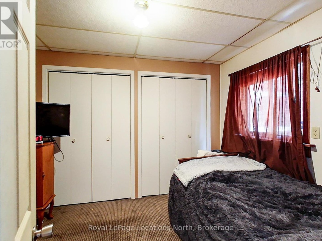 239 Monck Rd Cty 45, Young Lake