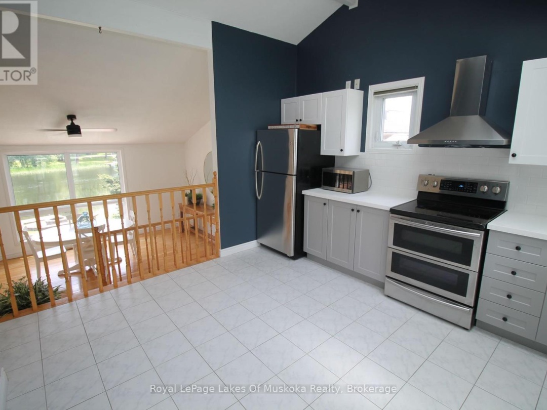 1815 Peninsula Point Road, Severn Lake
