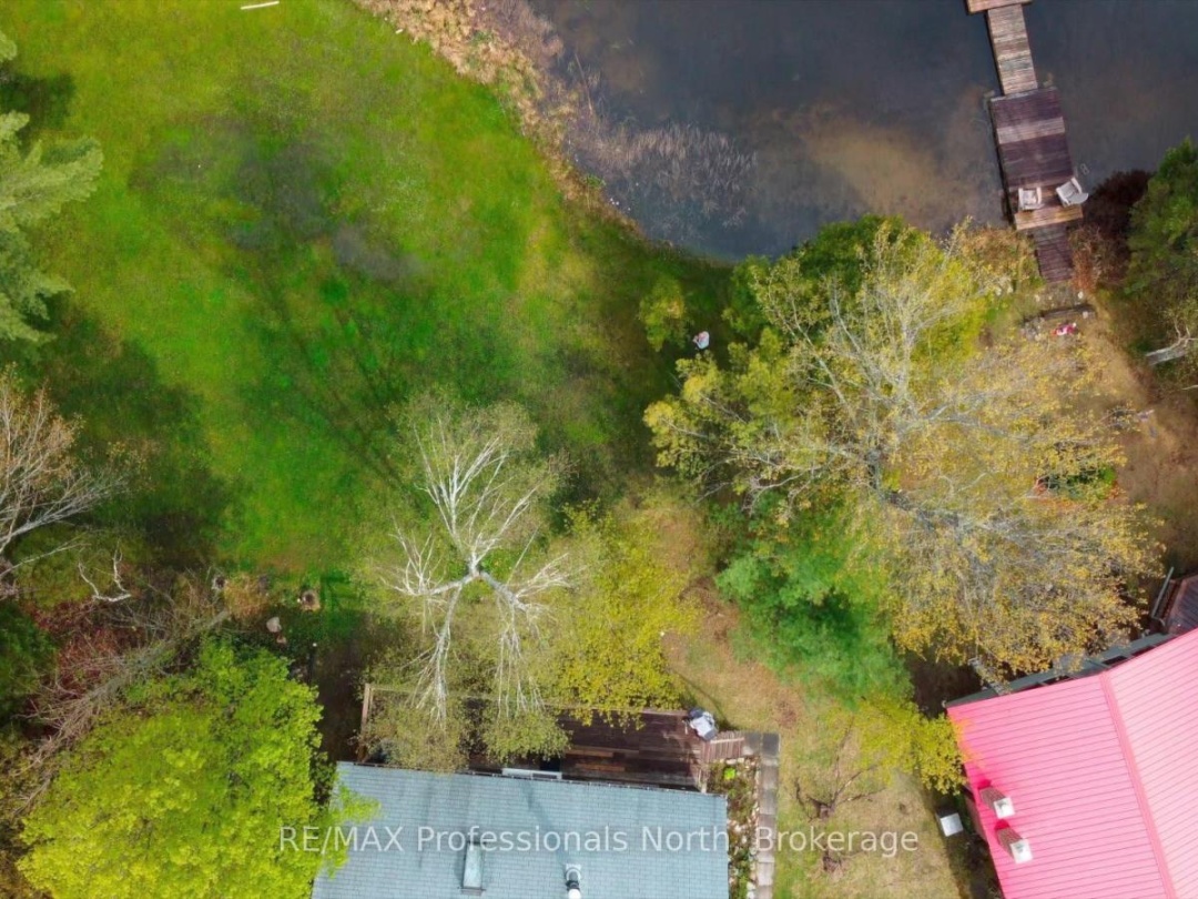 1070 Glamorgan Road E, Gooderham Lake