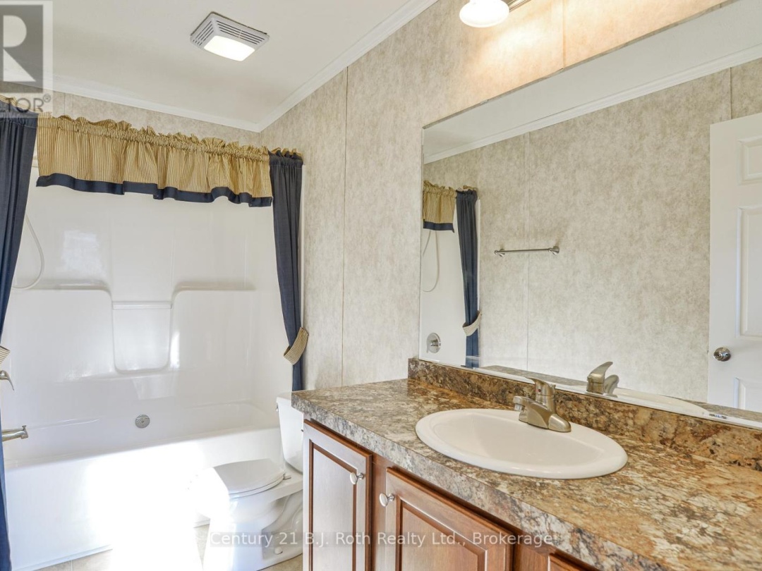 200 - 580 WEST STREET S, 