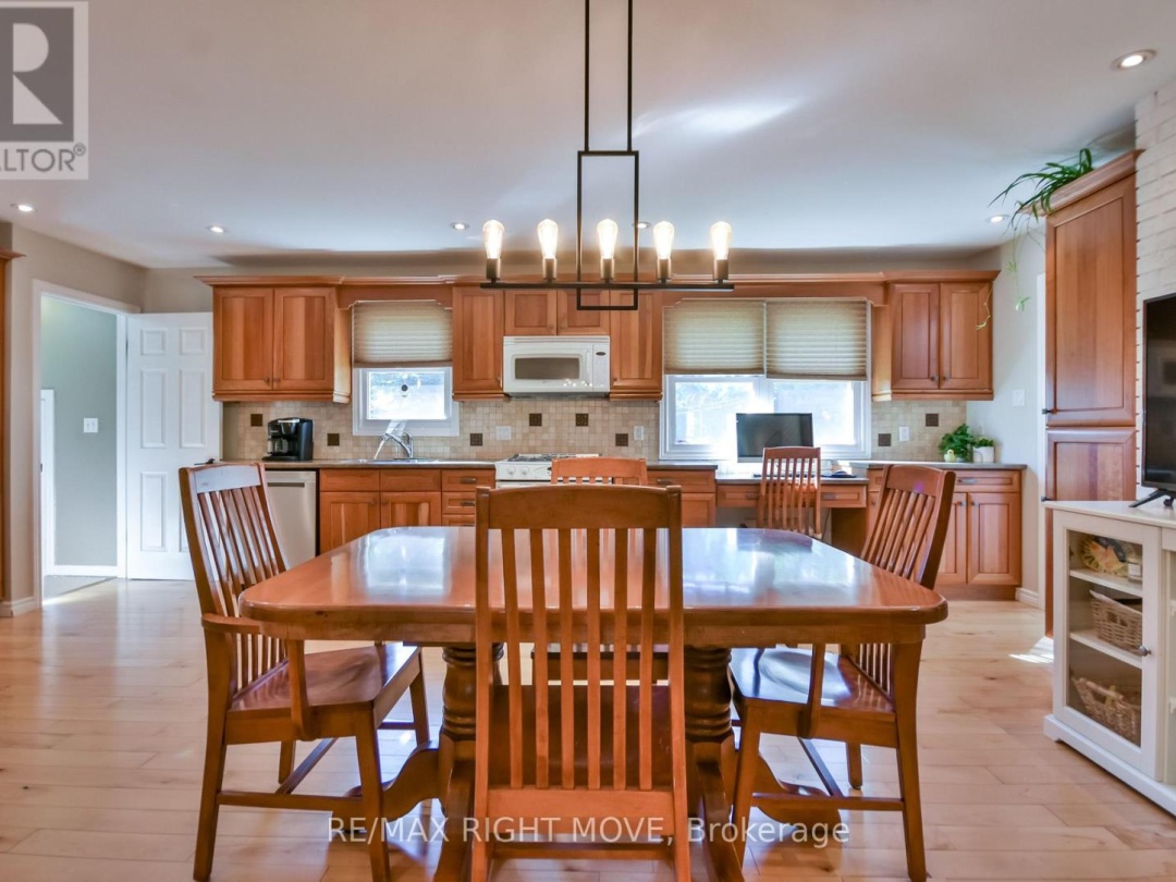 2009 MARCHMONT ROAD, 