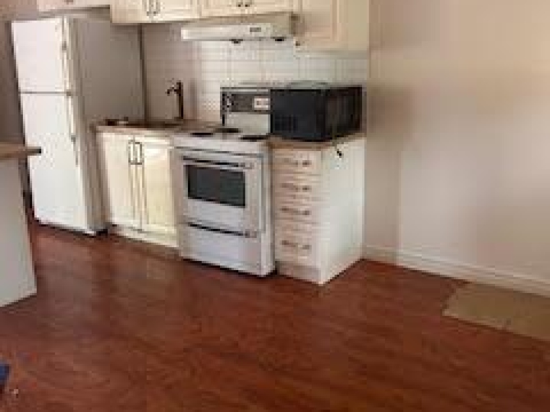 476 WEST STREET N, 