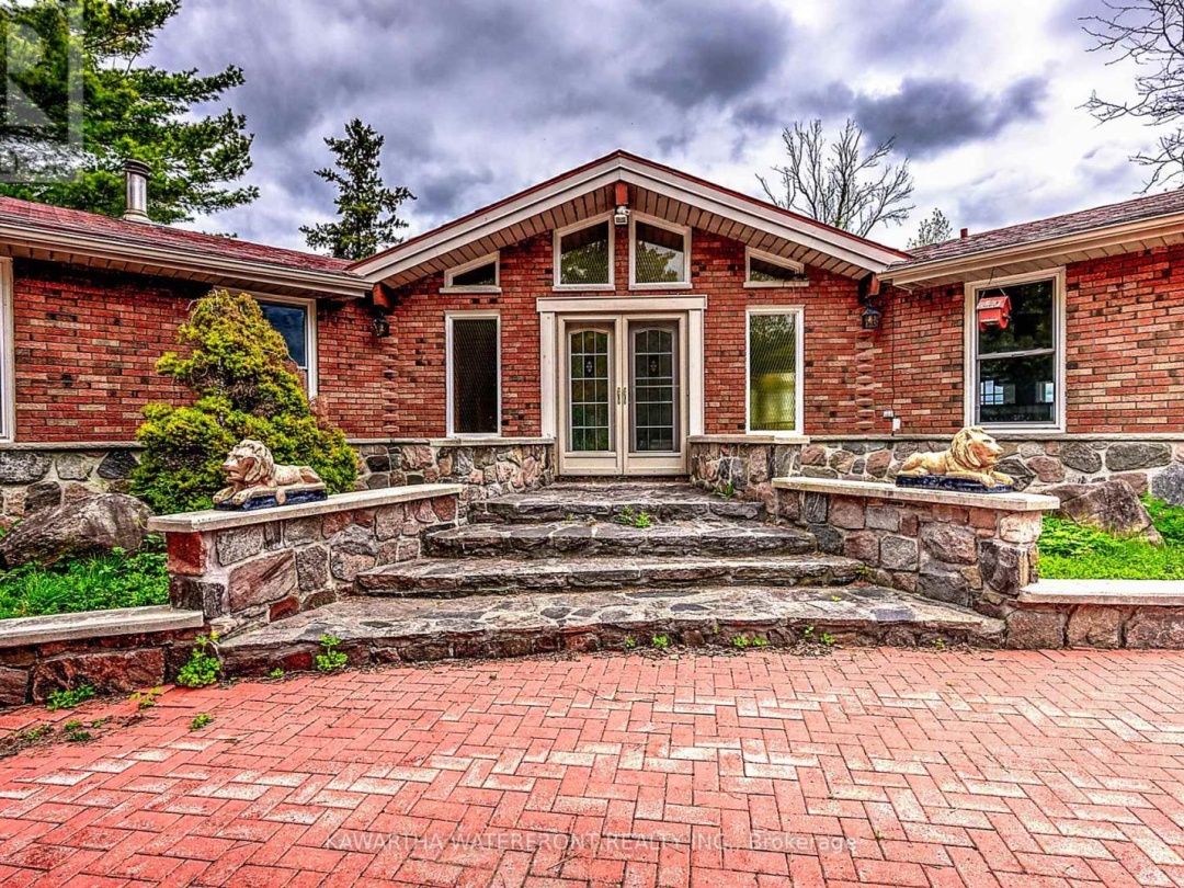 557 Riverside Drive, Pigeon Lake