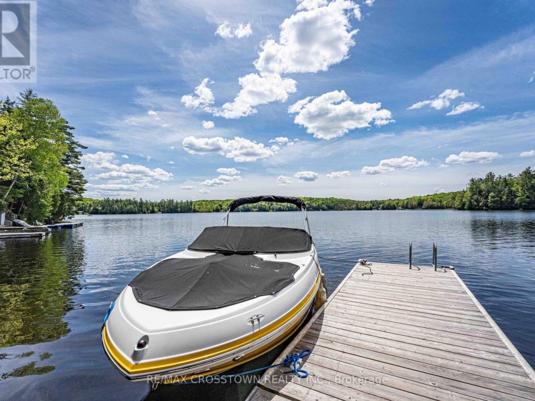 228 Macbeth Island, Wood Lake