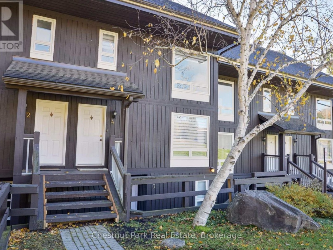4 Turner Drive, Peninsula Lake