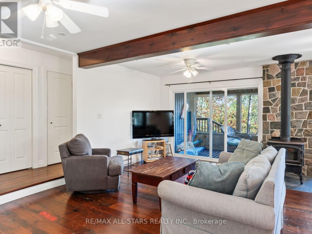 1142 ENGLISH CIRCLE, 