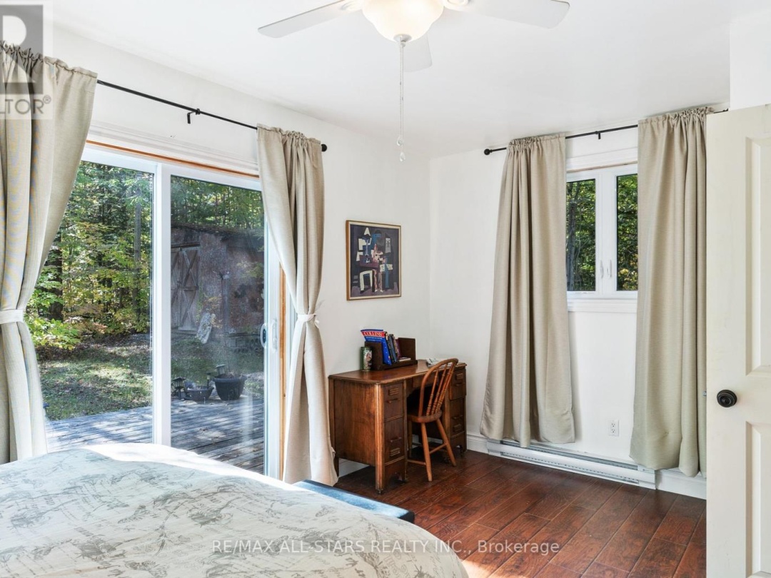 1142 ENGLISH CIRCLE, 