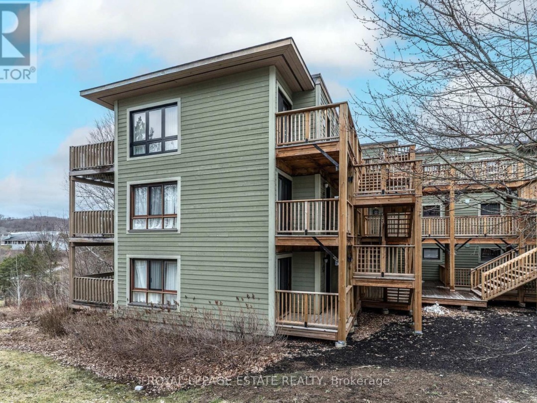 201 27 Deerhurst Drive, Peninsula Lake