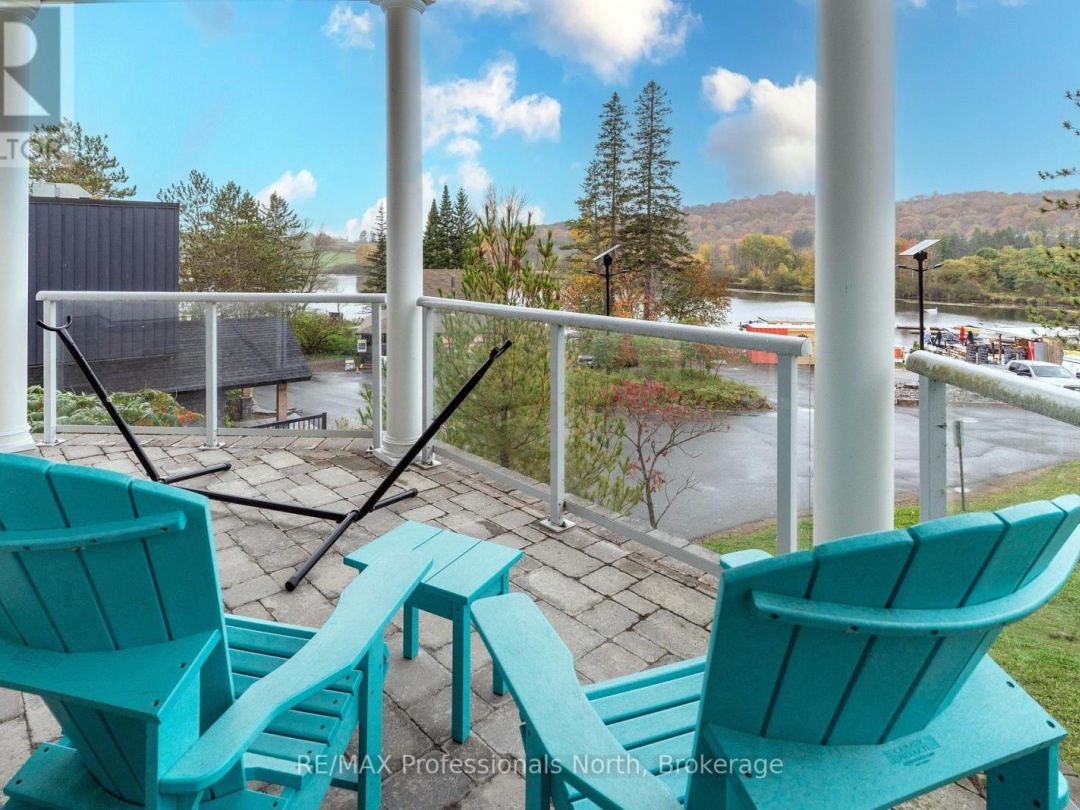 100 - 25 PEN LAKE POINT ROAD, 