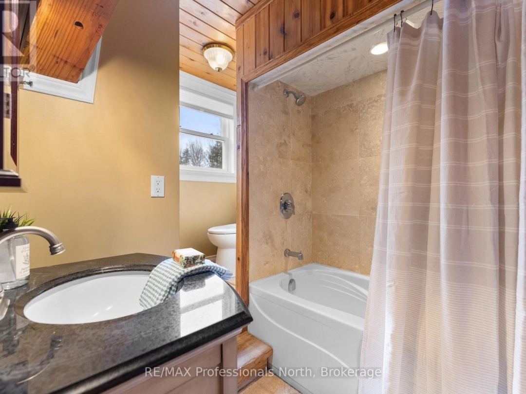 1307 Watts Road W, Kennisis Lake