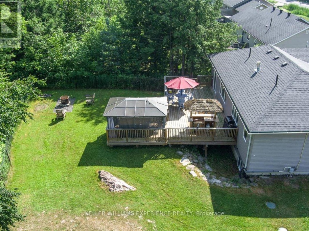 158 MOONSTONE ROAD E, 