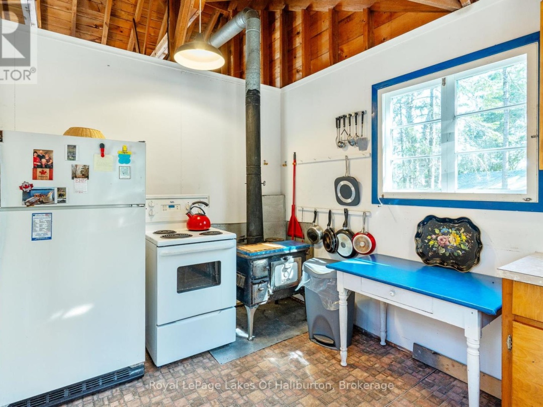 1096 Reg's Trail, Drag Lake