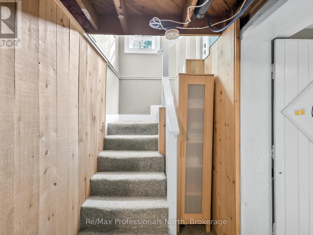 450 MARY STREET N, 