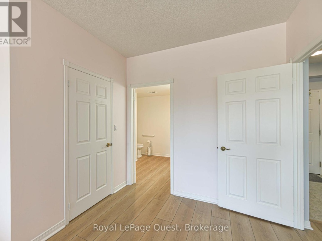 208 - 20 MUSEUM DRIVE, 