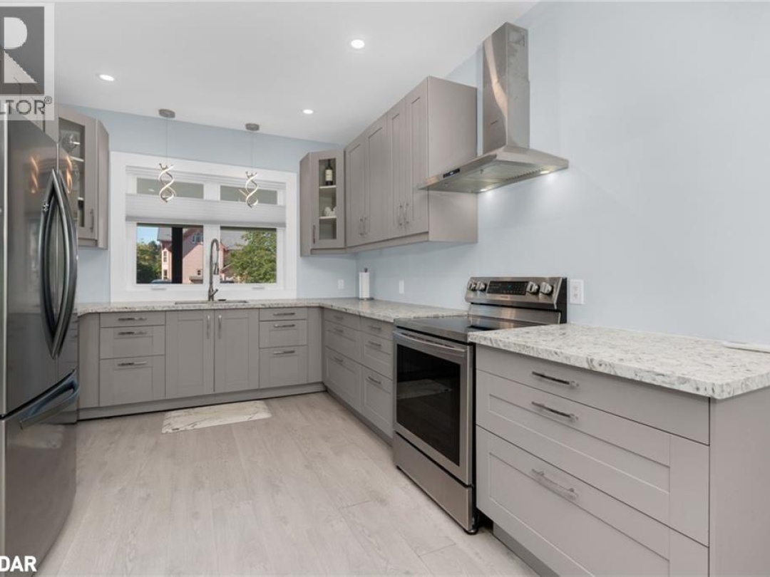 14 FETTERLY Street N, 