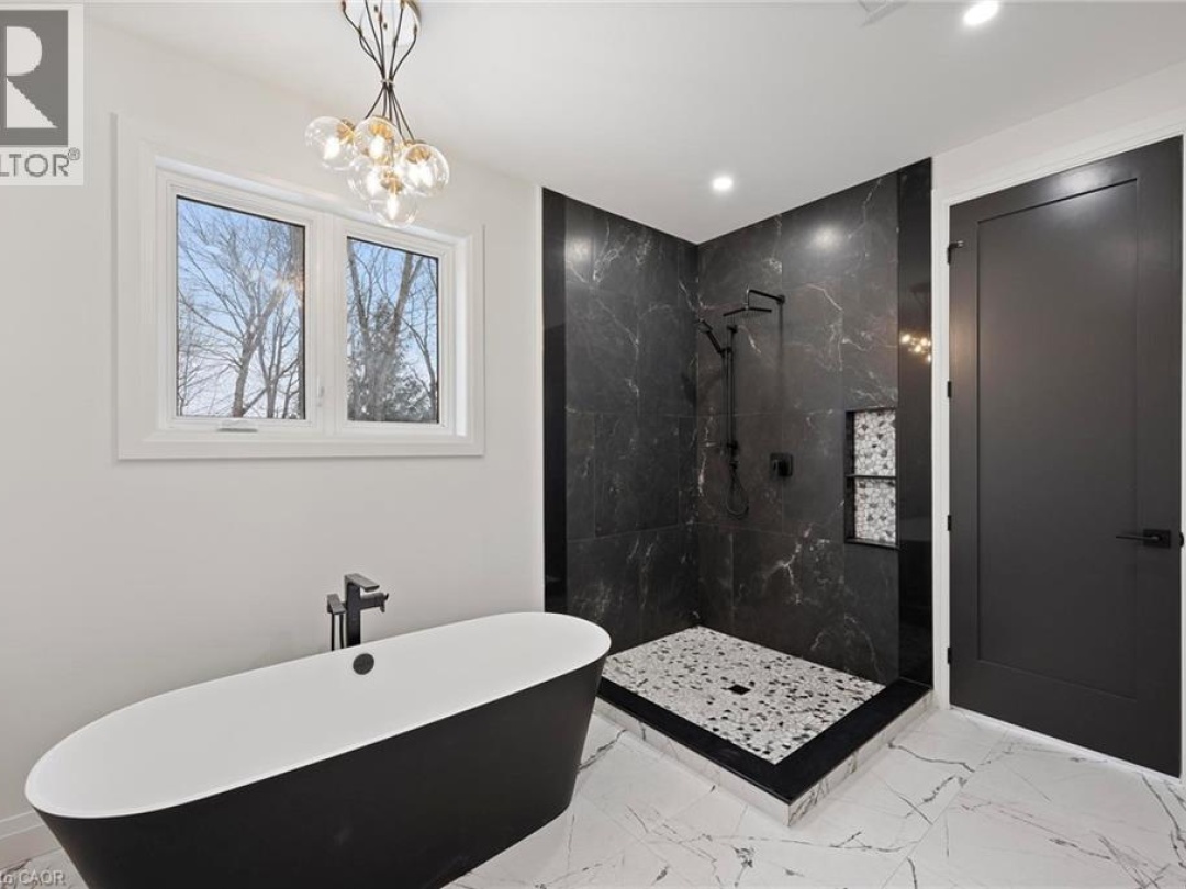 33 GLEN EAGLE Court, 