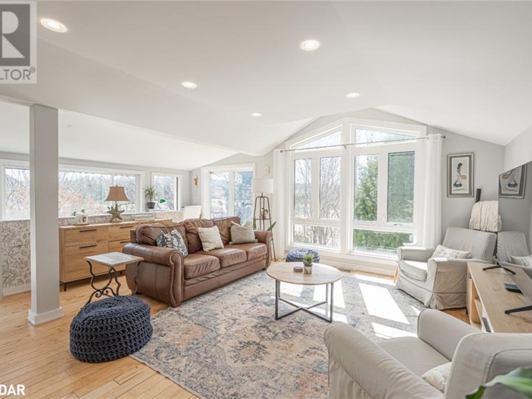 9866 COUNTY ROAD 93, Penetanguishene