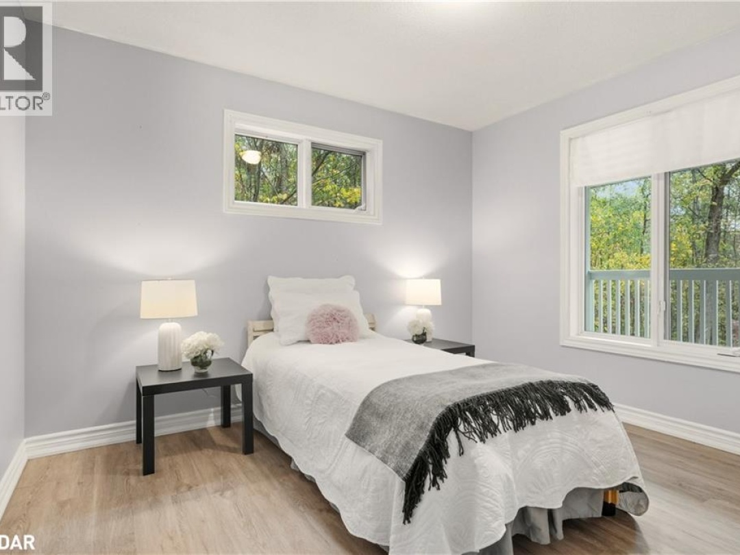 2372 KINNEAR Sideroad, 