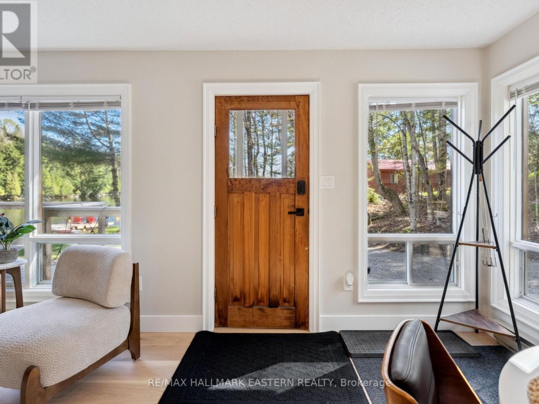 1025 Dickies Lane, Gooderham Lake