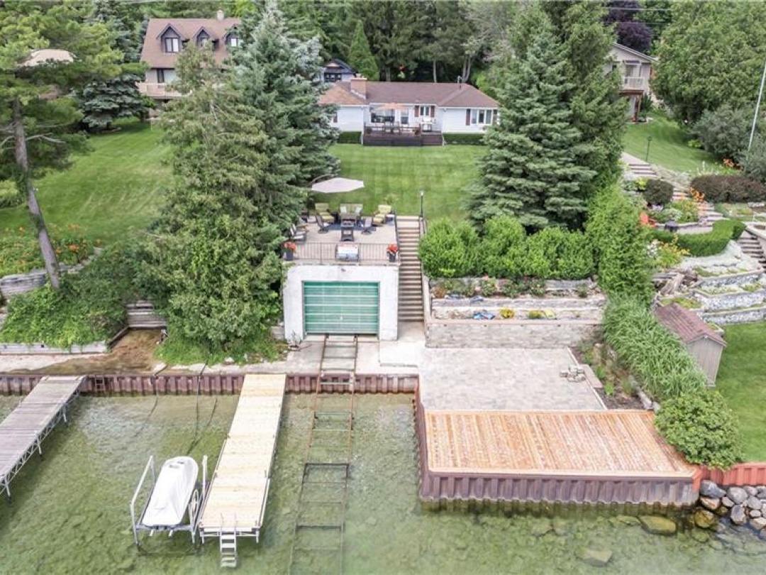1125 WOODLAND Drive, 