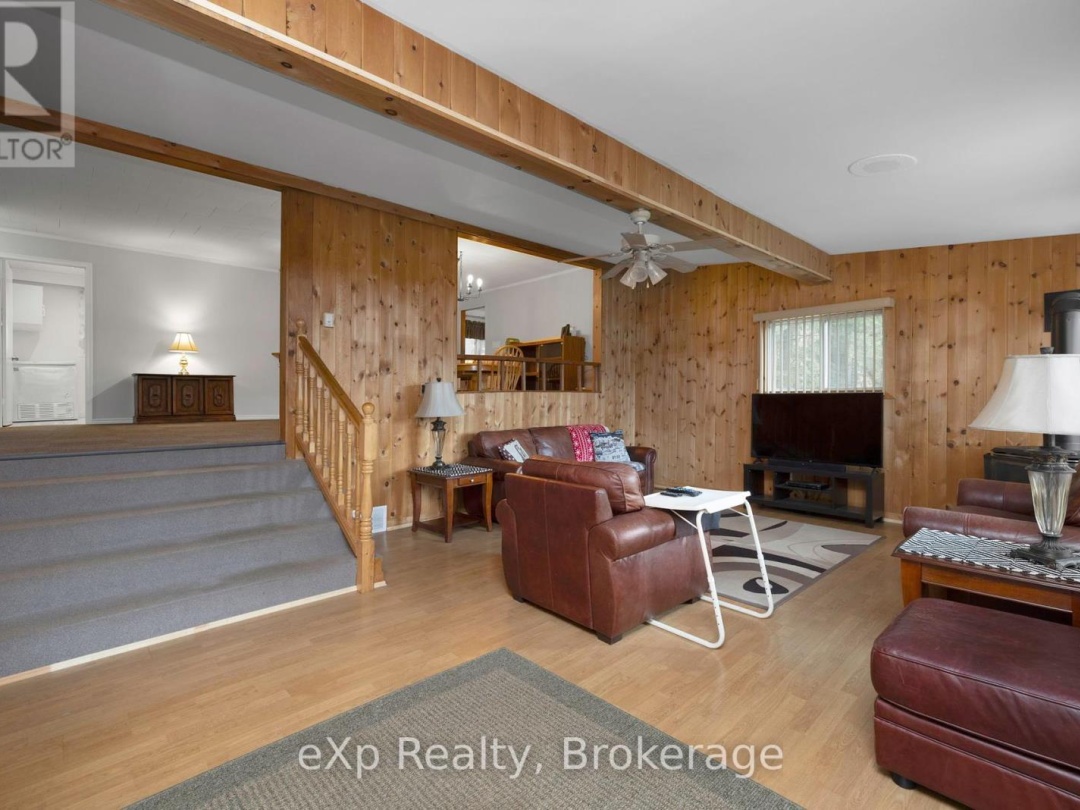 36 ROBERTS LAKE ROAD E, 