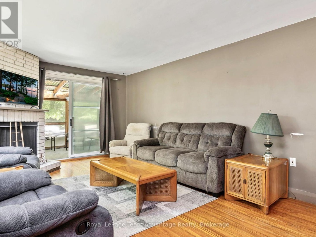 9 WOODS LANE, 