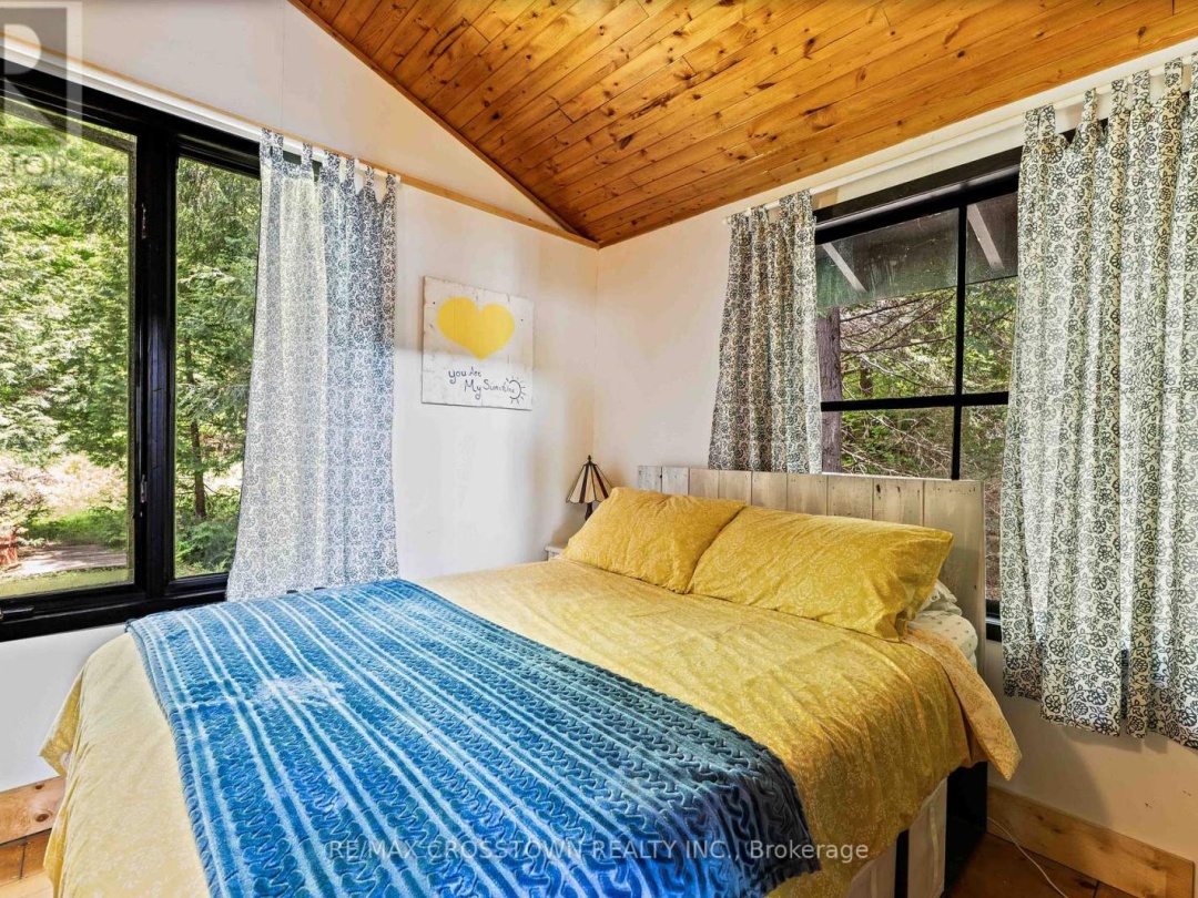 228 Macbeth Island, Wood Lake