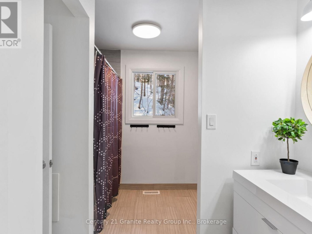 7032 COUNTY ROAD 121, 