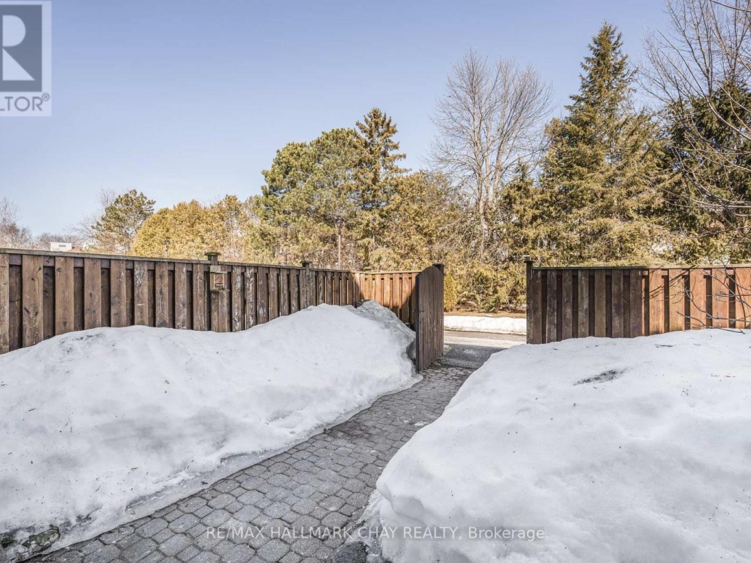 27 40 Victoria Crescent, Orillia
