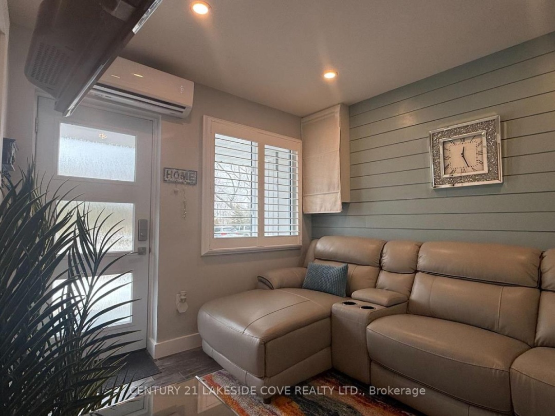 UNIT 2 - 3 PARADISE BOULEVARD W, 