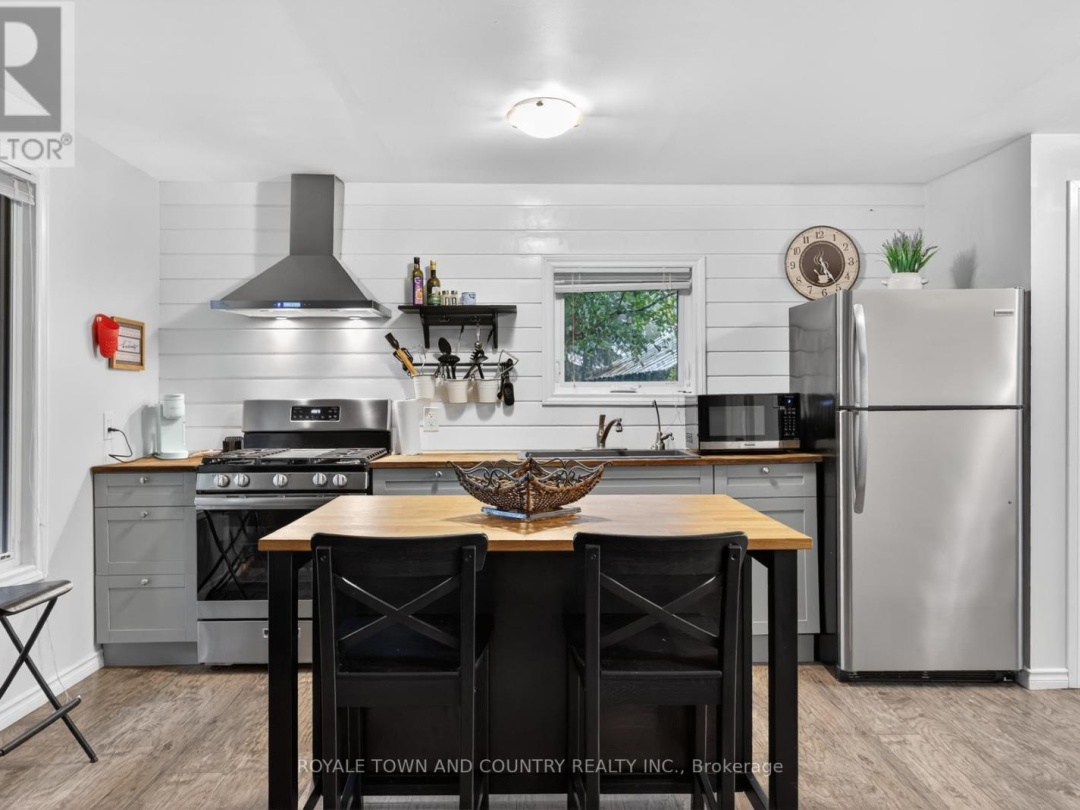 82 RIVERBANK ROAD, 