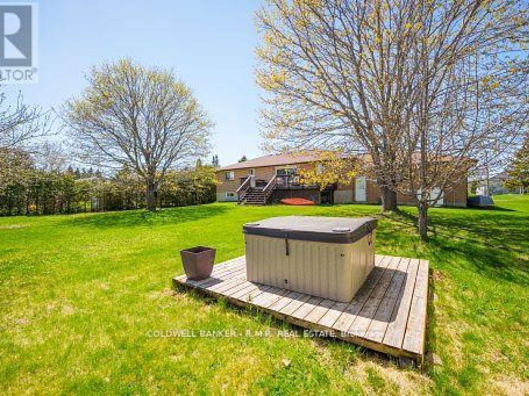 84 Pinewood Boulevard, Canal Lake