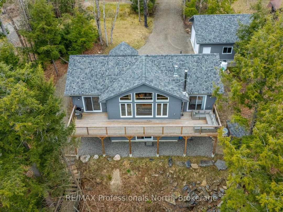 5997 Kennisis Lake Road, Kennisis Lake