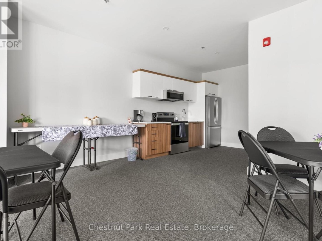 109 - 18 CAMPUS TRAIL, 