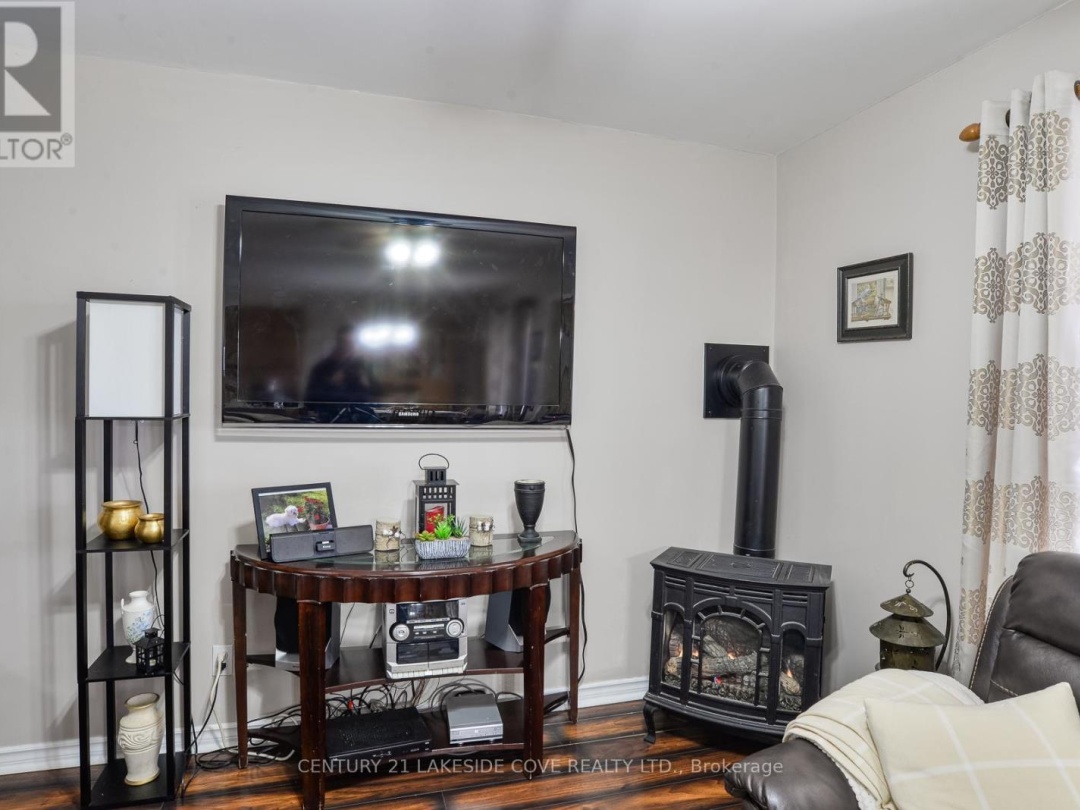2597 Lakeshore Drive, Ramara
