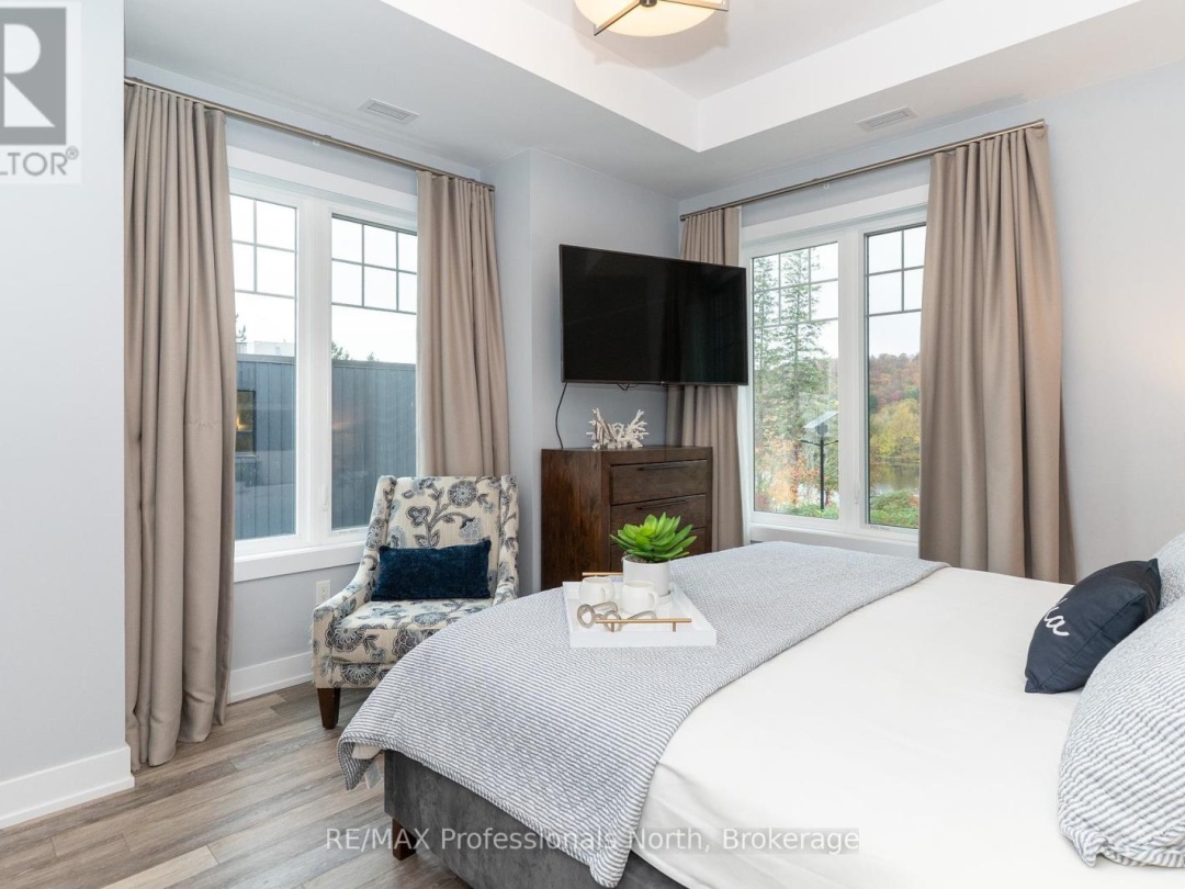 100 - 25 PEN LAKE POINT ROAD, 