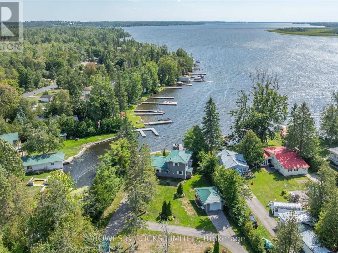 32 STURGEON GLEN ROAD, 