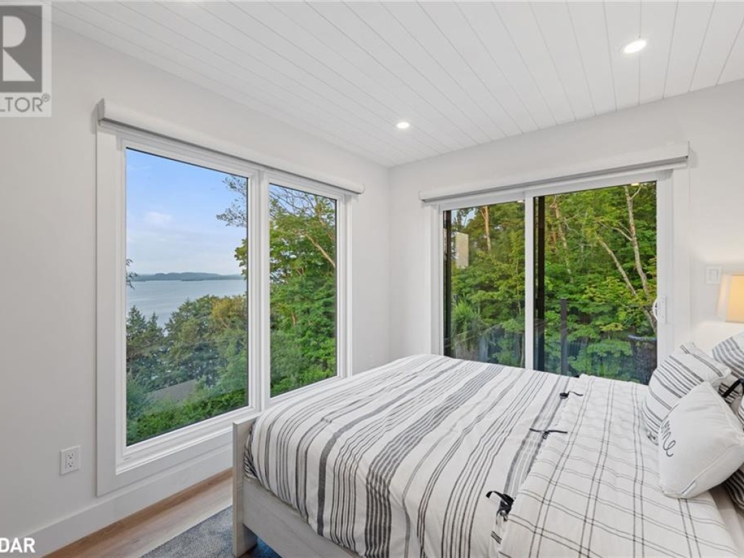 124 CLAREN CRESCENT Crescent, 