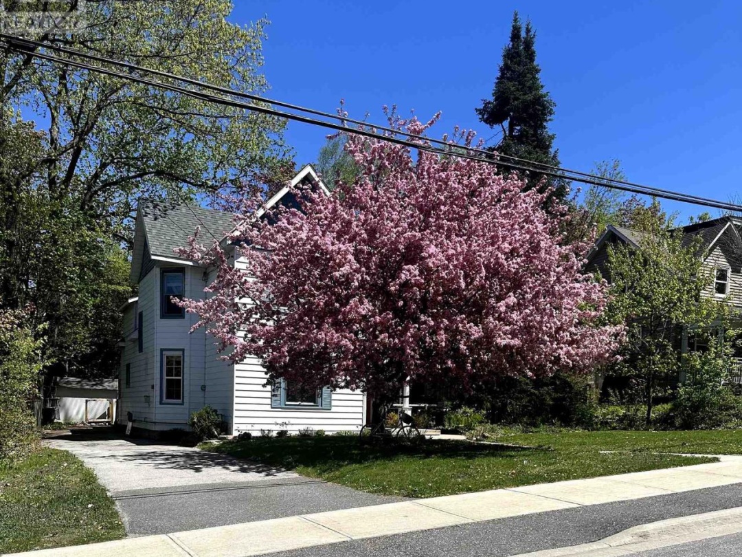 17 Waubeek Street, Parry Sound