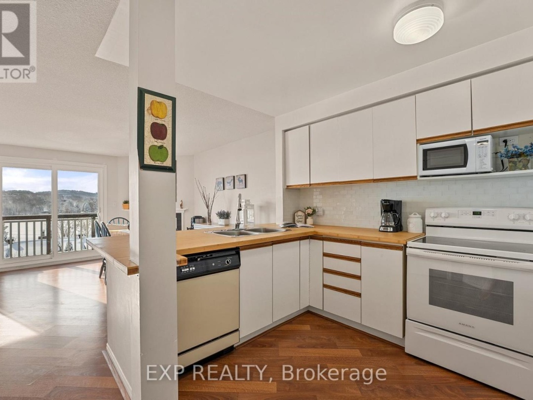 6 12 Turner Drive, Peninsula Lake