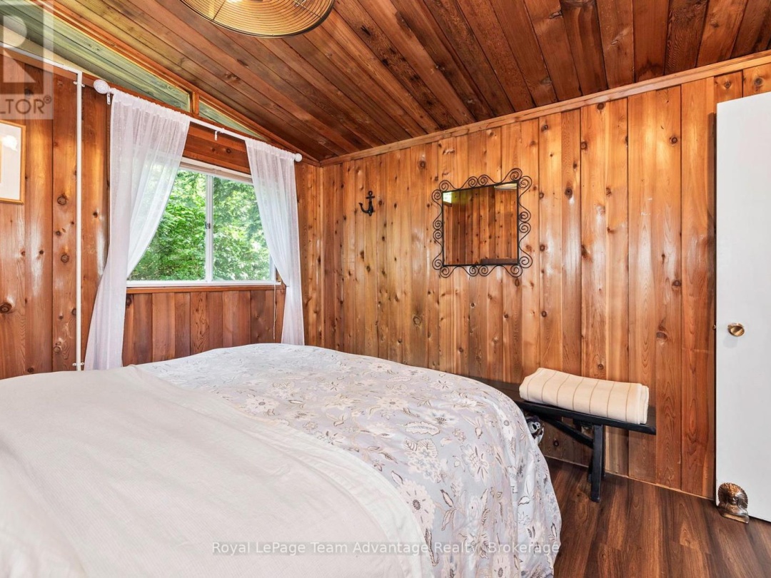 24 B717 ISABELLA ISLAND, 