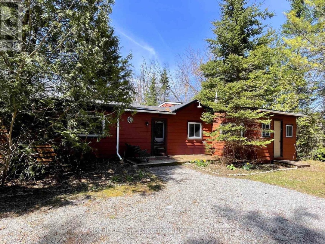 239 Monck Rd Cty 45, Young Lake