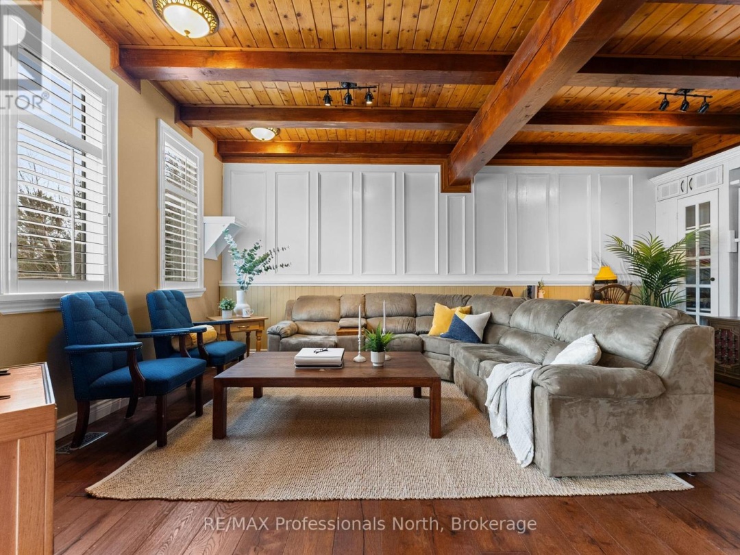 1307 Watts Road W, Kennisis Lake