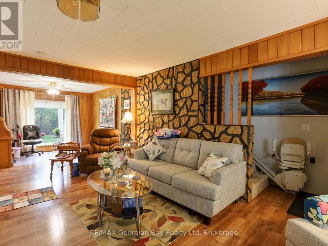 3485 Fraser Lane, Tay