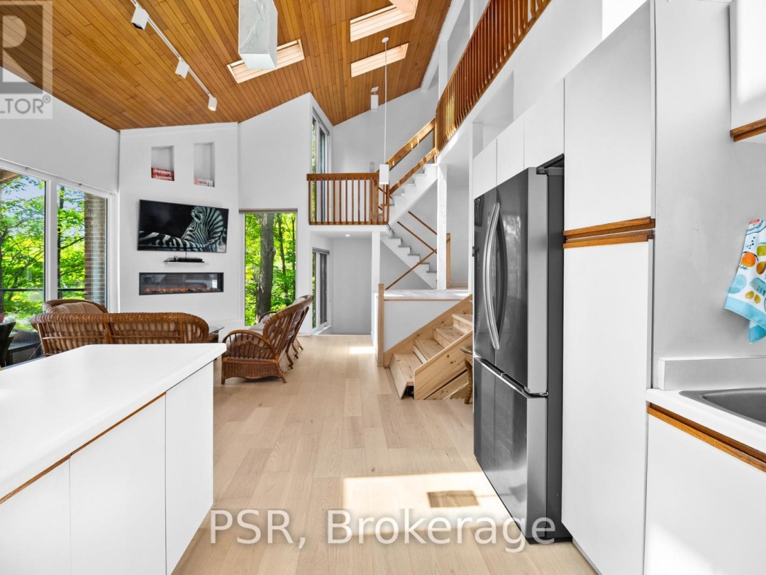 1030 S Sunset Bay Road, Lake Muskoka